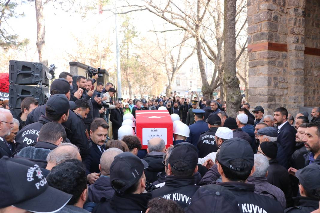 Kayseri şehidine ağladı! Tuğgeneral İsa Baydilli'ye son veda - Resim: 8